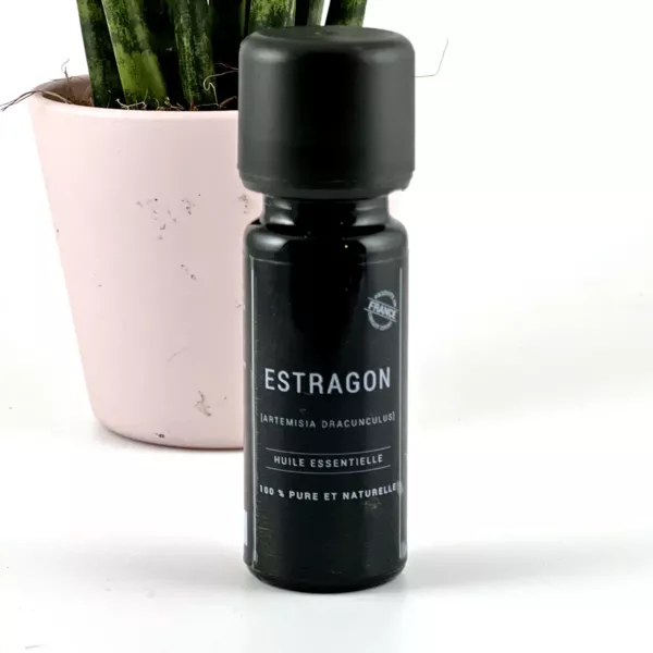 Flacon d’huile essentielle d’estragon Olessen devant une plante verte