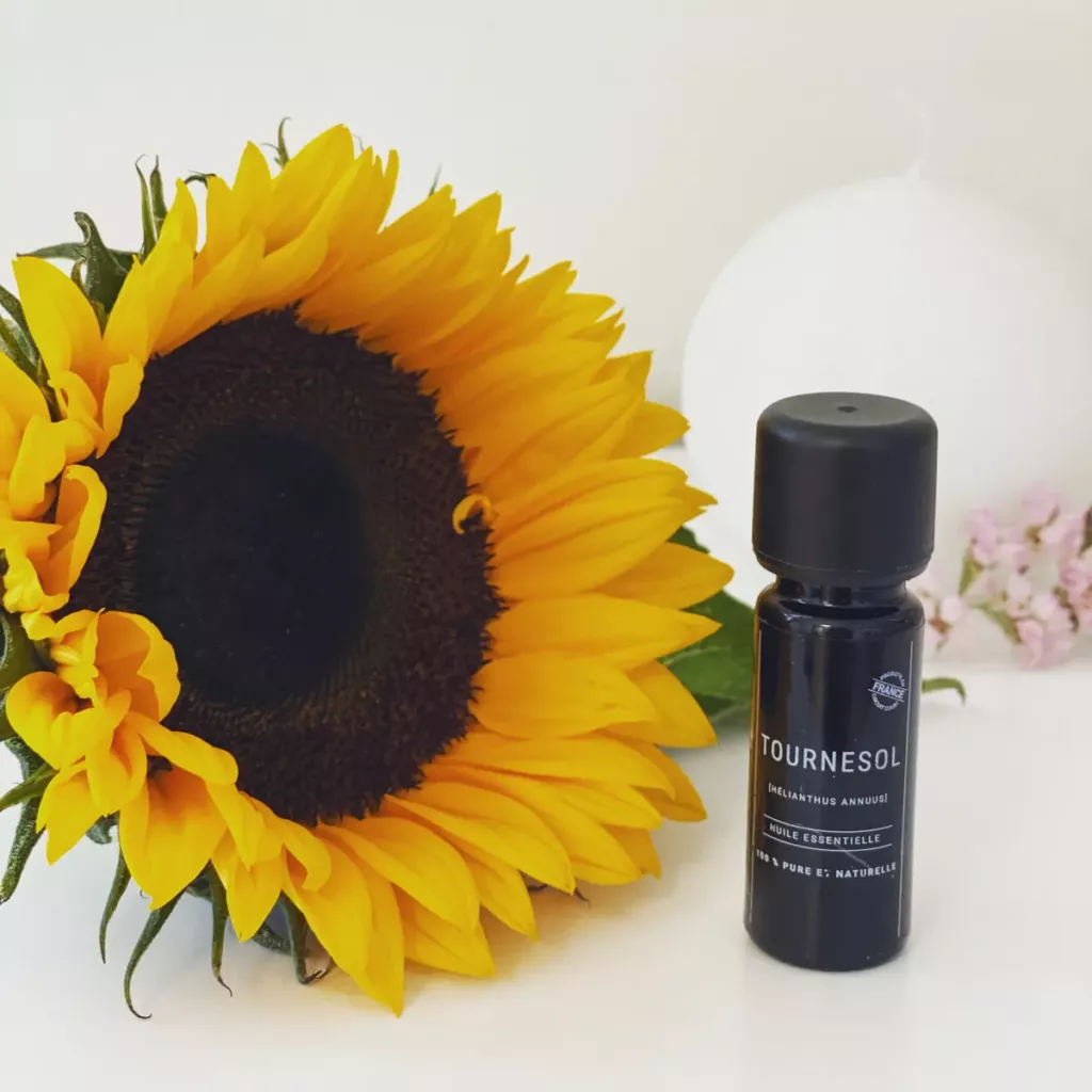 Flacon d’huile essentielle de tournesol et fleur de tournesol